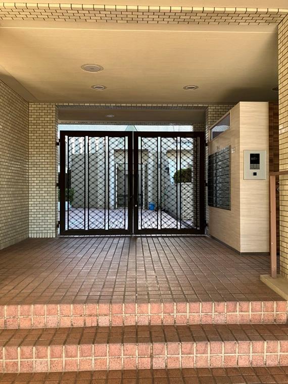 エントランス　清潔なエントランスです