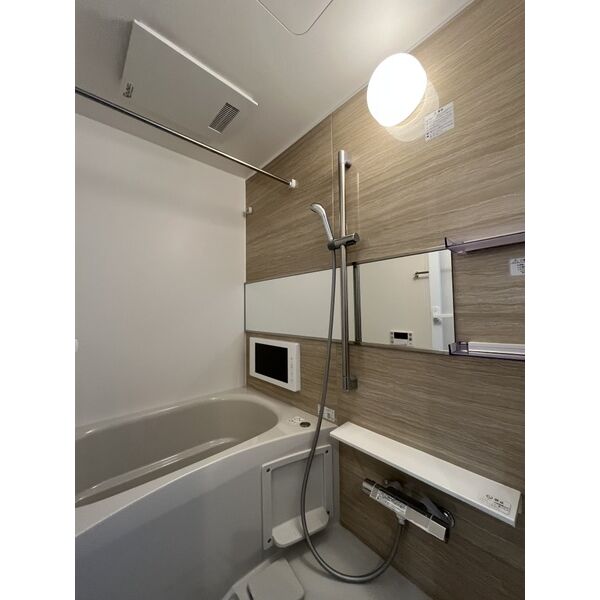 バス・シャワールーム　落ち着いた空間のお風呂です