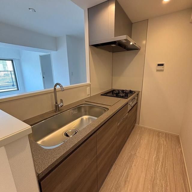 キッチン　※同建物内・別タイプの参考写真です。