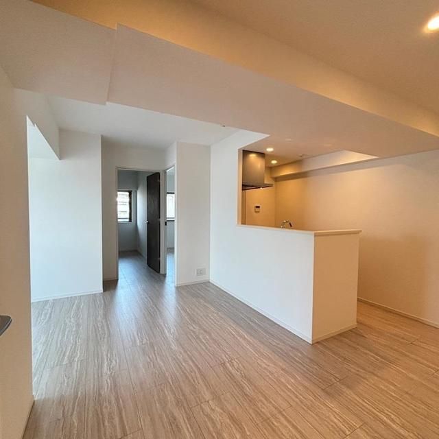 居室・リビング　※同建物内・別タイプの参考写真です。