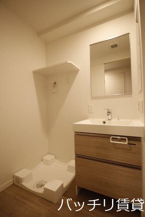 洗面設備　同型イメージの為、現状を優先致します。