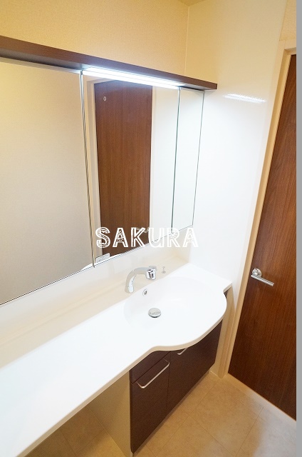 洗面設備　身支度に欠かせない独立洗面台♪