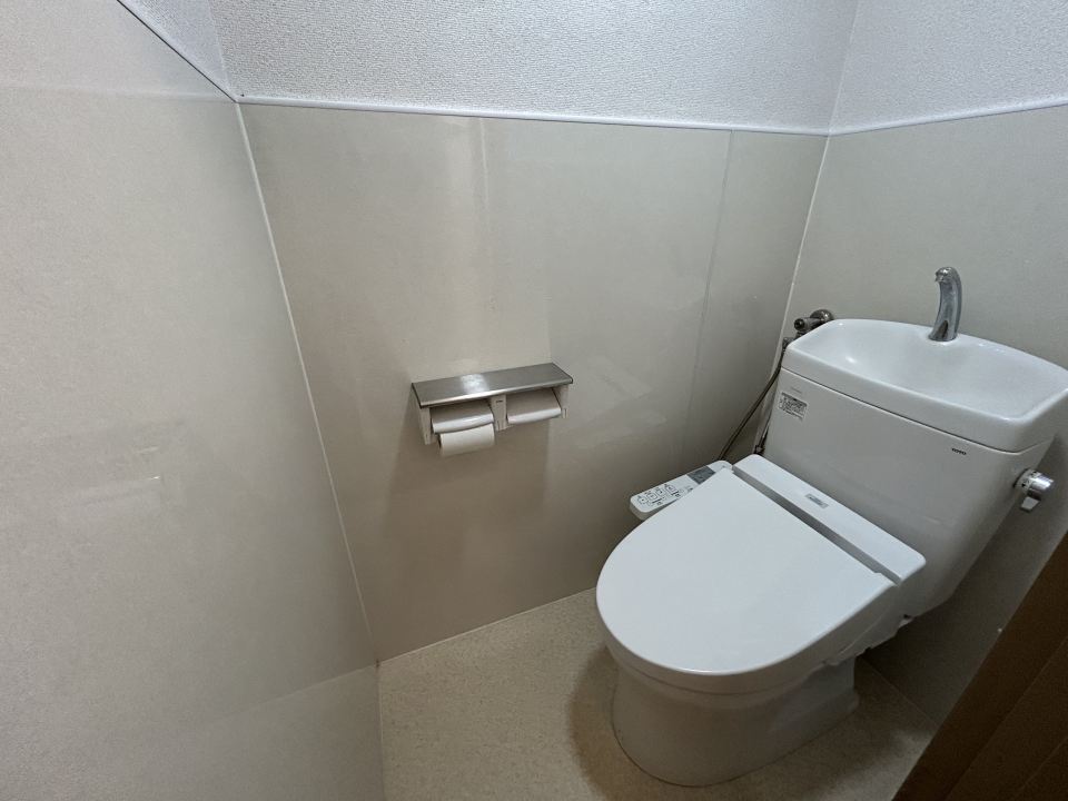 トイレ　温水洗浄便座