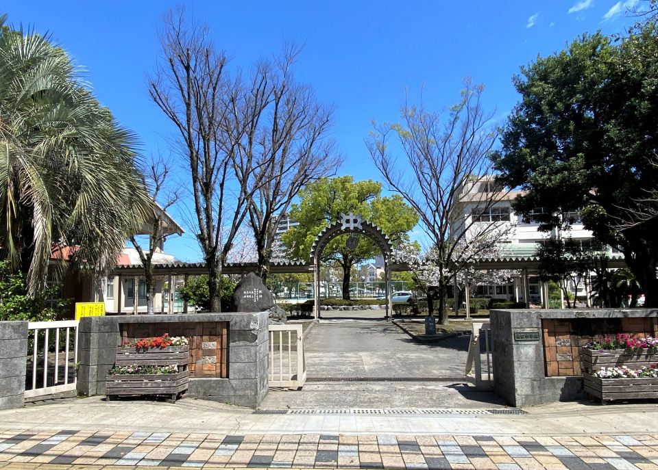 中学校　長田中学校（中学校）まで330m