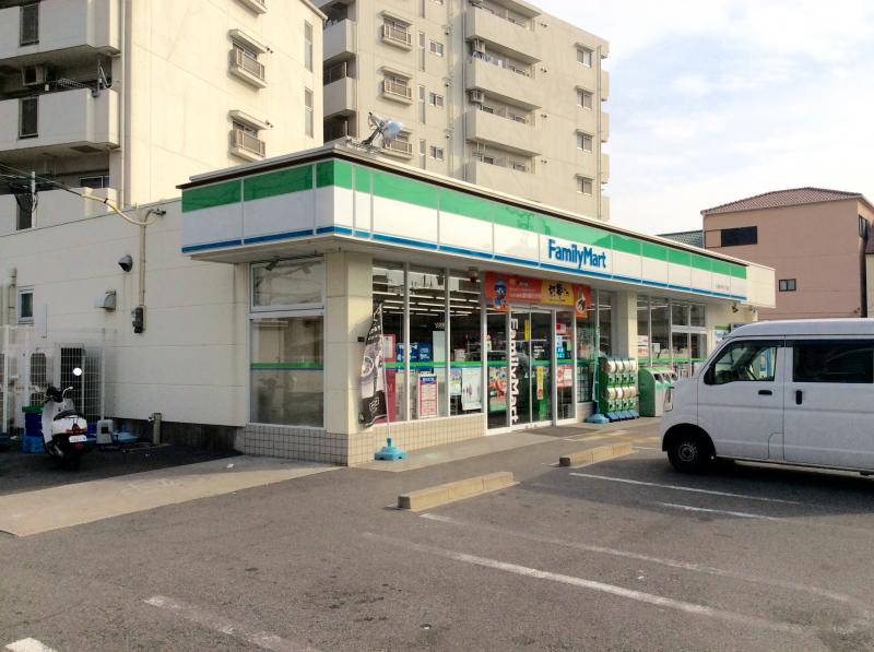 コンビニ　ファミリーマート 八尾安中町六丁目店（コンビニ）まで728m