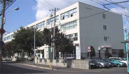 中学校　札幌市立発寒中学校（中学校）まで854m