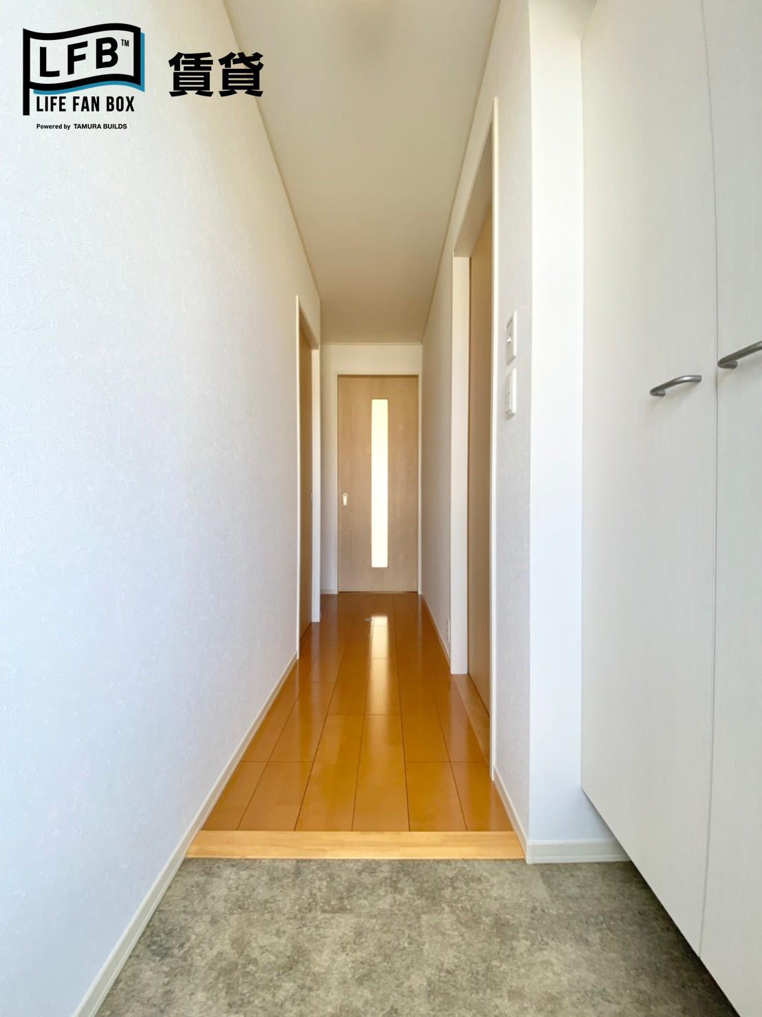 玄関　※同間取り101号室の室内写真です。壁紙や床の色、仕様・設備