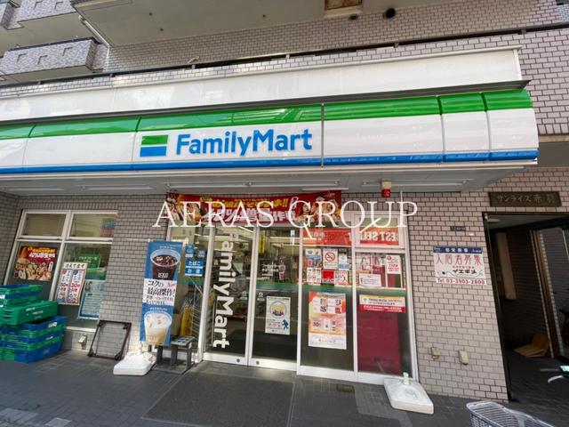 コンビニ　ファミリーマート赤羽一番街店（コンビニ）まで121m