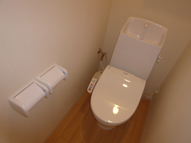 トイレ　温水洗浄便座