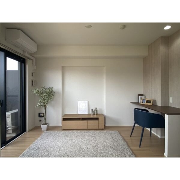 居室・リビング　家具の配置がしやすいリビングですね