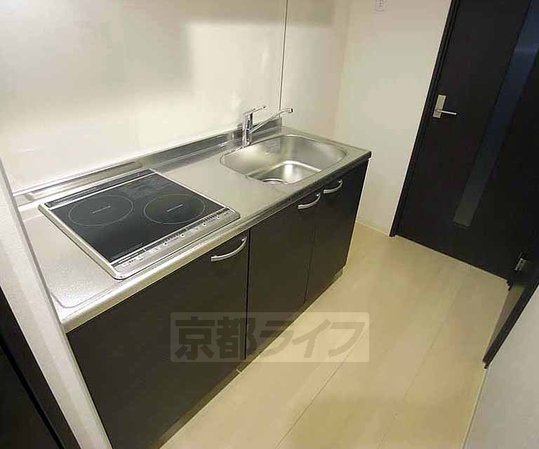 キッチン　ＩＨ２口コンロ付のシステムキッチンです。