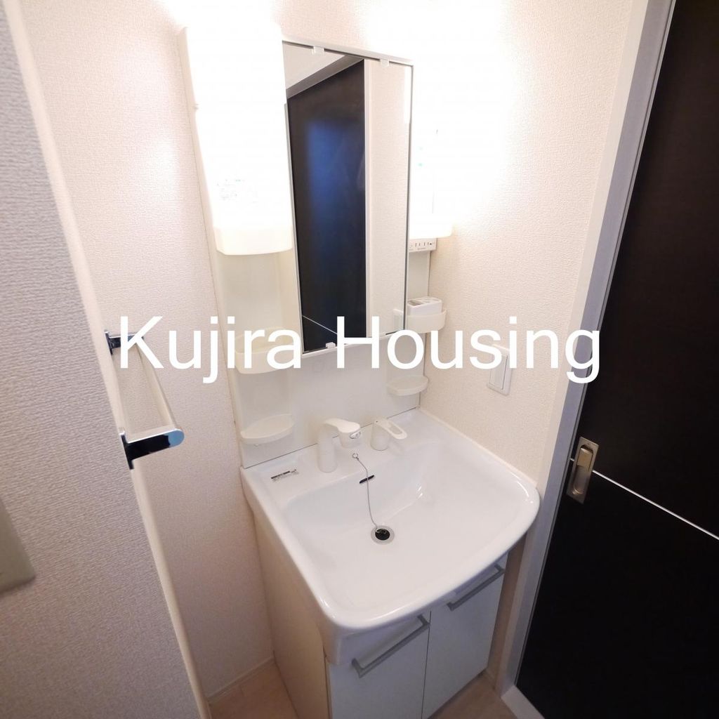 洗面設備　洗面所には洗髪洗面化粧台が付いています♪