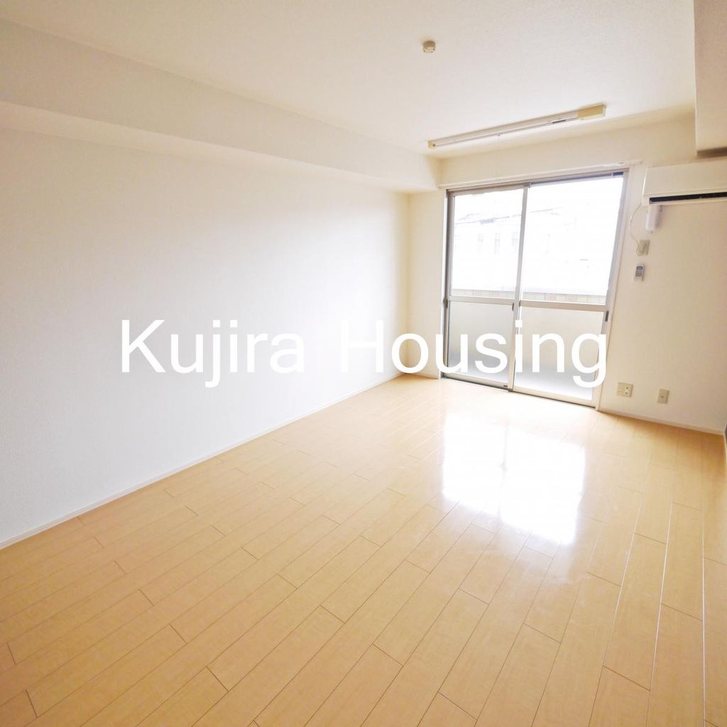 居室・リビング　9.5帖の洋室です★