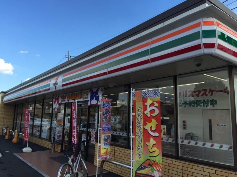 コンビニ　セブンイレブン越谷間久里団地前店（コンビニ）まで560m