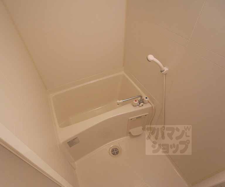 バス・シャワールーム　バスルーム。