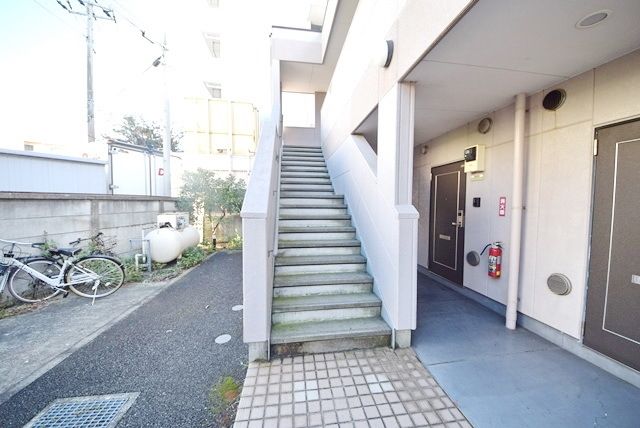 エントランス　★２階への階段部分★