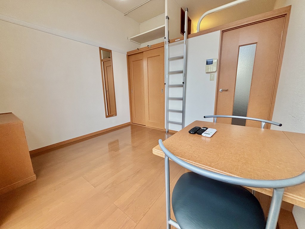 居室・リビング　１階　部屋