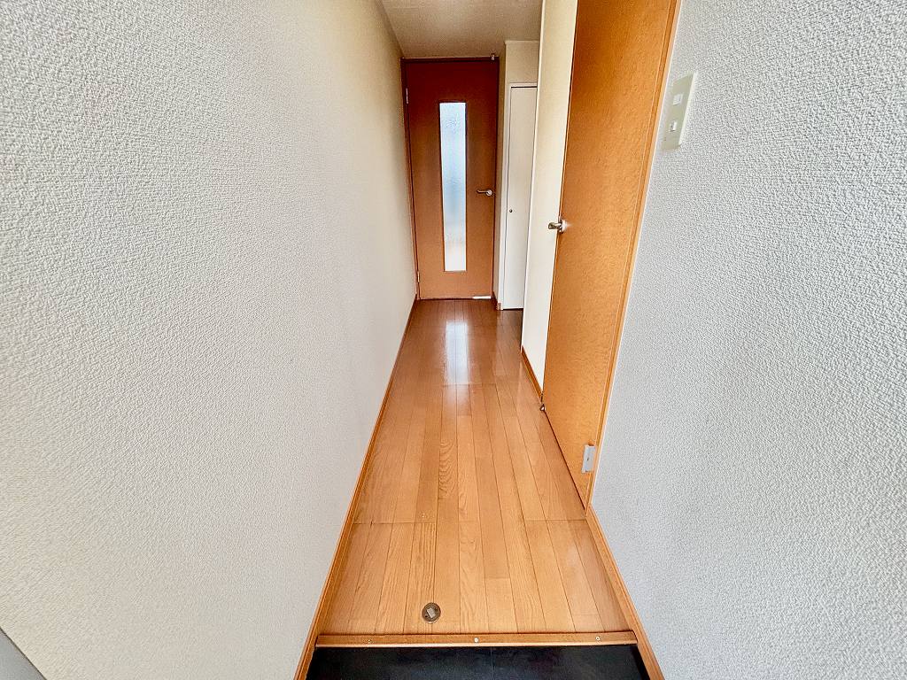 玄関　設備・仕様は号室により異なる為、現況を優先いたします。