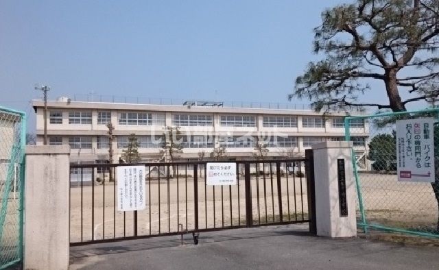 小学校　松阪市立松ケ崎小学校（小学校）まで1605m