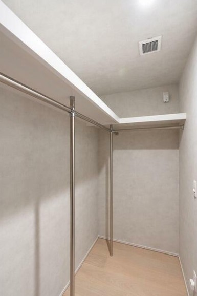 収納　納戸ウオークインクローゼット