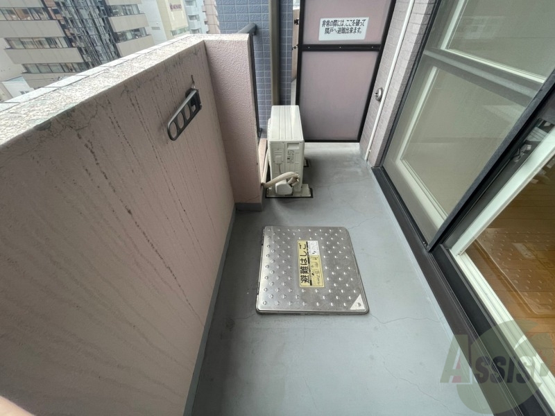 バルコニー　バルコニーは幅があり、広い印象を受けました。