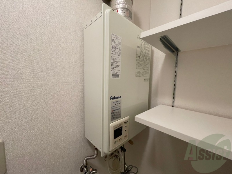 その他設備　ガス給湯器です。操作しやすいパネルになってます。