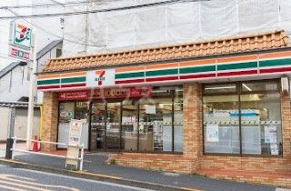 コンビニ　セブン-イレブン 新宿喜久井町店（コンビニ）まで448m