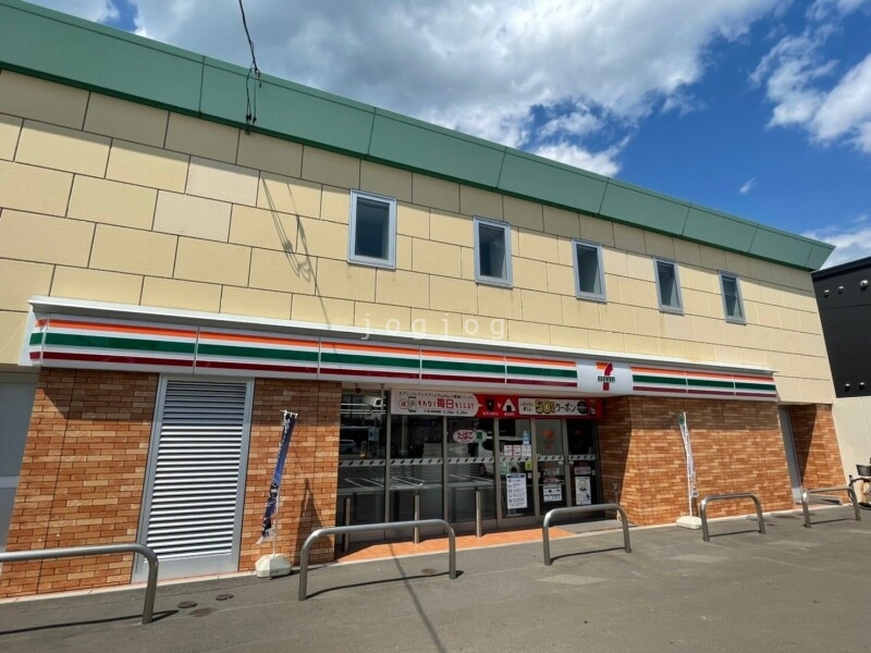 コンビニ　セブンイレブン札幌藤野2条店（コンビニ）まで524m