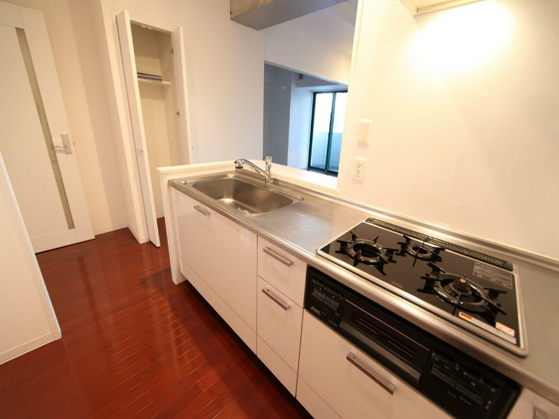 キッチン　カウンターキッチン（ガス3口コンログリル付）