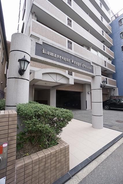 エントランス　落ち着いたエントランスです