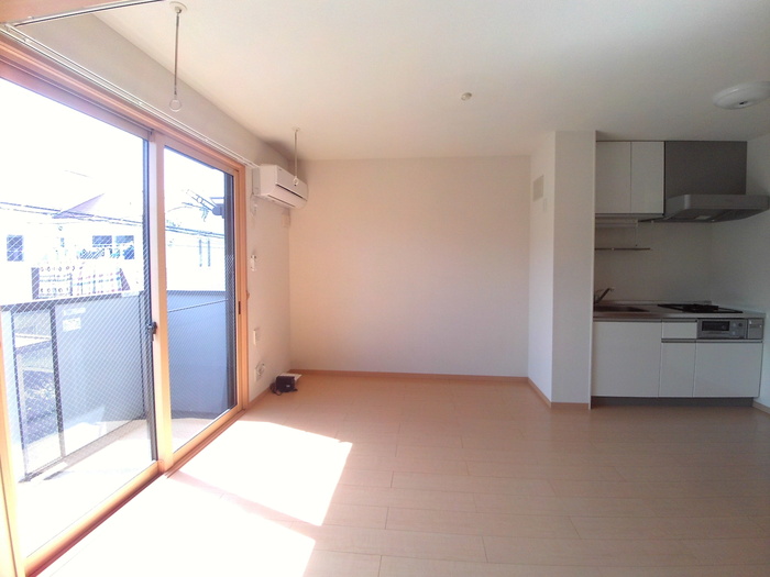 居室・リビング　別号室参考写真(反転)