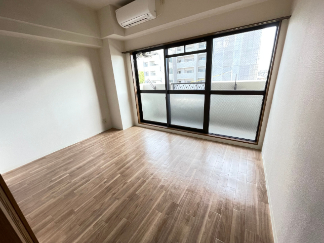 その他部屋・スペース　南向きの明るい洋室です