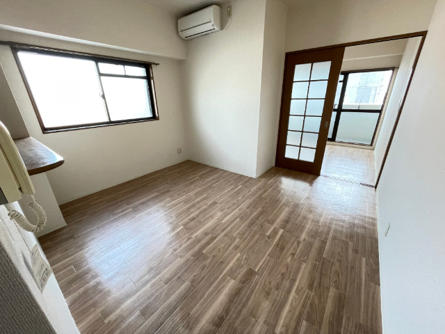 居室・リビング　奥行きのあるリビングです