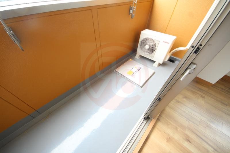 バルコニー　暖かな日差しのふりそそぐバルコニー