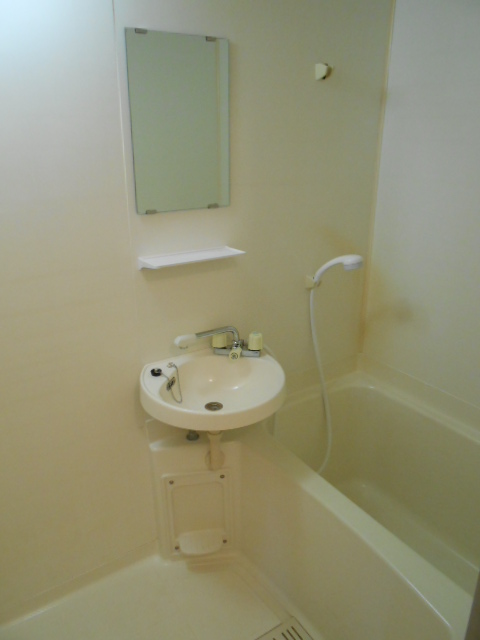 バス・シャワールーム　洗面台一体型浴槽