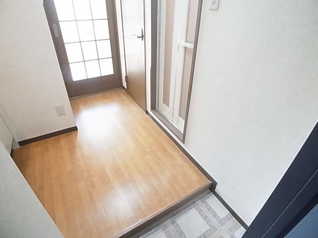 玄関　収納もある玄関です