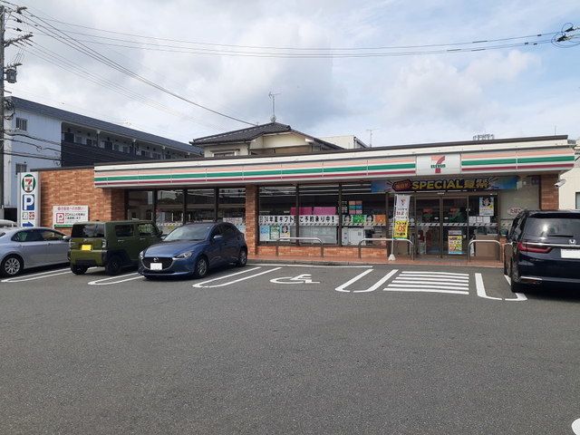 コンビニ　セブンイレブン福岡原5丁目店（コンビニ）まで400m