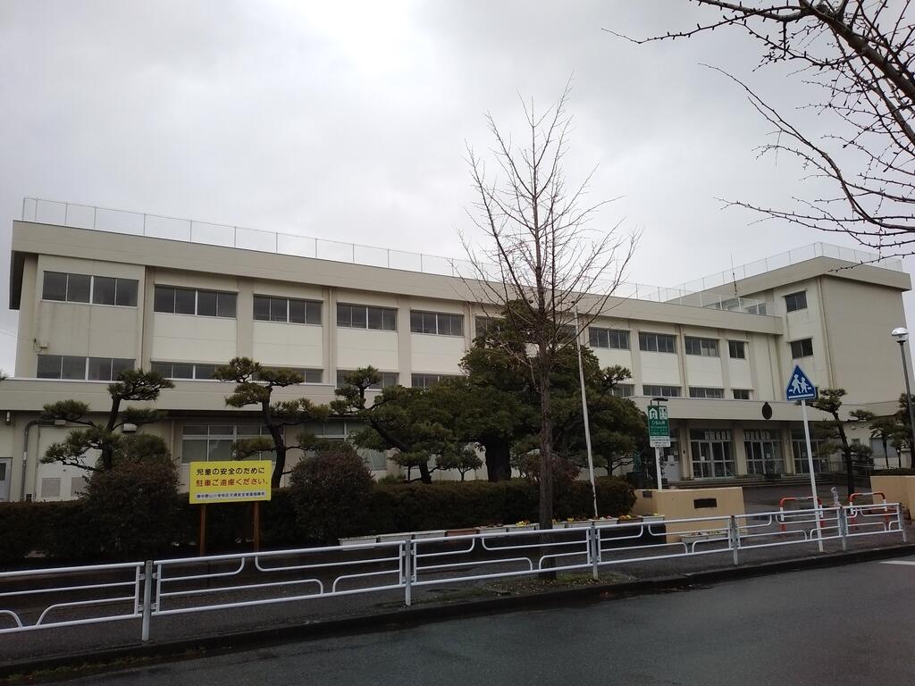 小学校　新潟市立南中野山小学校（小学校）まで611m