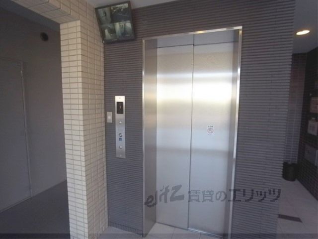 ロビー　エレベーター