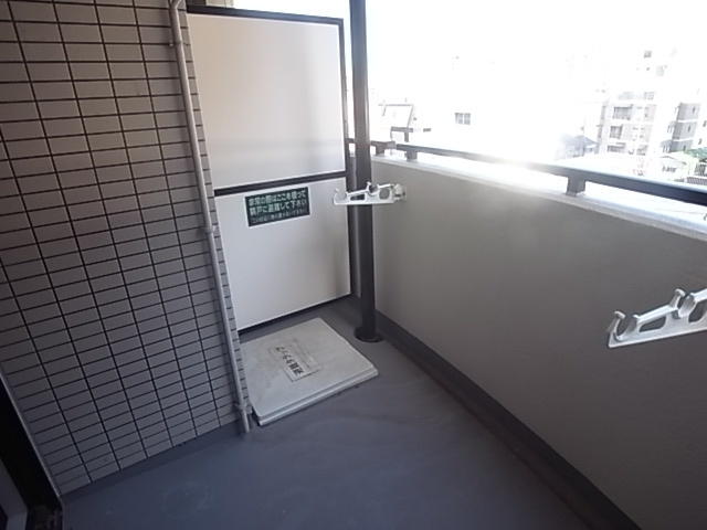 バルコニー　奥行きがあり洗濯物を干すのもらくですね