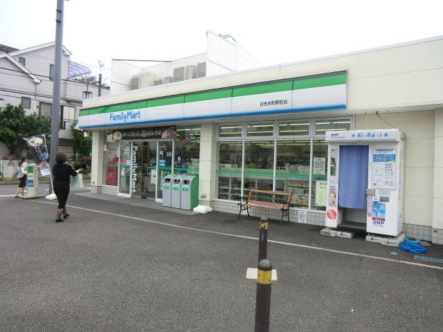 コンビニ　ファミリーマート日吉本町駅前店（コンビニ）まで402m