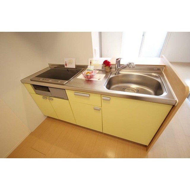 キッチン　色合いは異なる場合あり