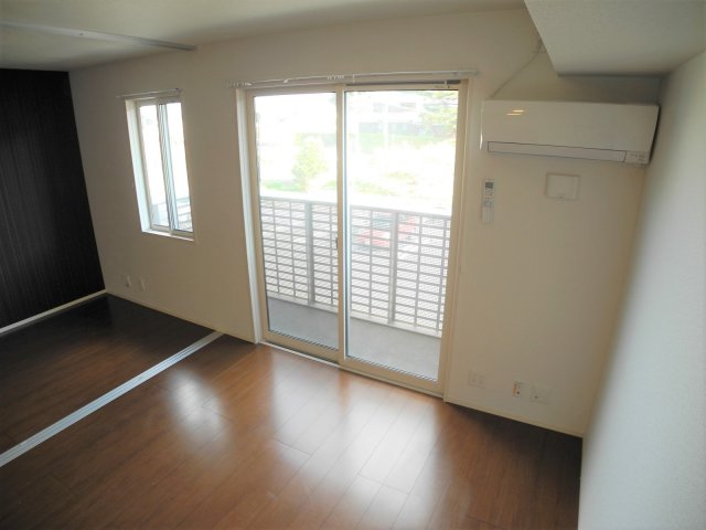 バルコニー　※室内画像は別号室(反転)