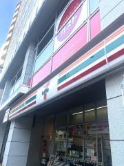 コンビニ　セブンイレブン新宿信濃町店（コンビニ）まで75m