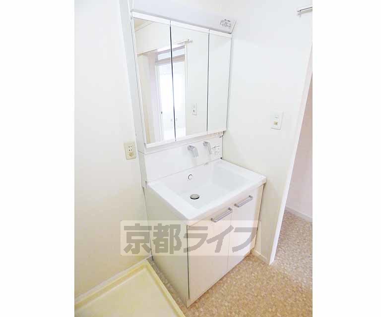 洗面設備　独立洗面台です。