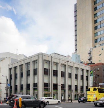 銀行　（株）三井住友銀行／三田通支店（銀行）まで137m