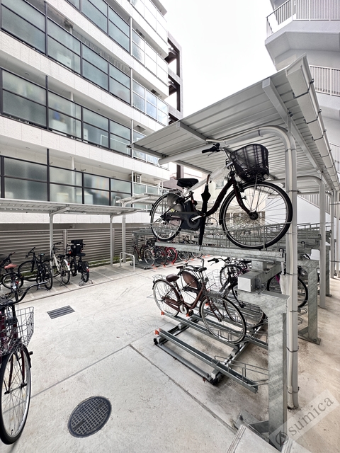 その他共有部分　屋根付きの駐輪場で雨の日も安心