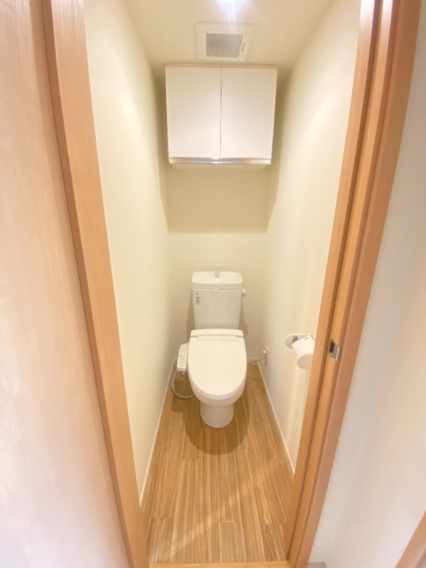 トイレ　温水洗浄便座