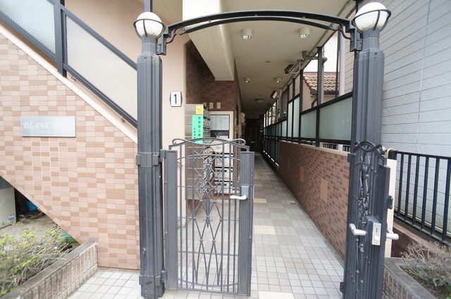 エントランス　エントランスを抜けると我が家です♪