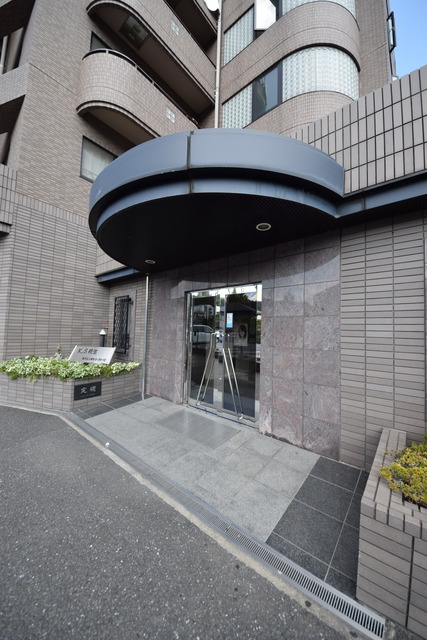 エントランス　★マンションならでは、しっかりしたエントランス★